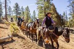 Bryce Canyon City: Horseback Riding Tour in Red Canyon
