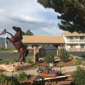 Broken Spur Inn & Steakhouse