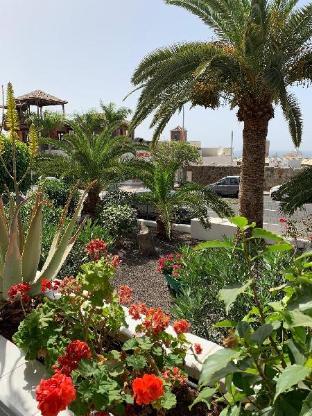 Sunshine in Los Cristianos next to all Amenities!