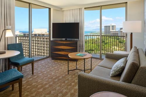 Embassy Suites By Hilton Waikiki Beach Walk