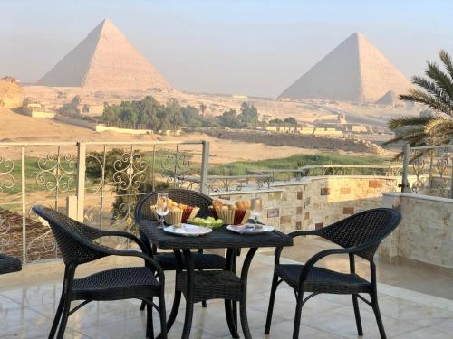 Great sun pyramids inn